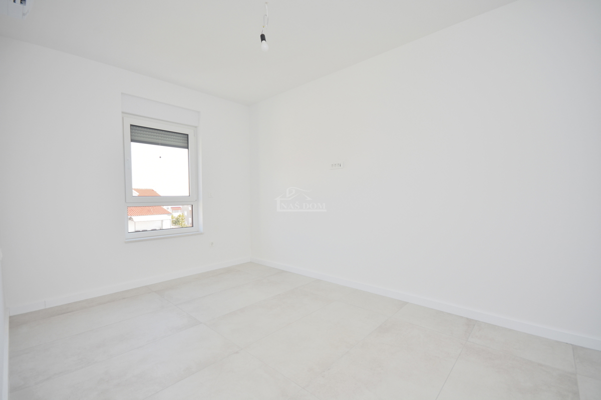 Moderno stanovanje S7 z razgledom na morje – novogradnja blizu plaže in centra Vodic