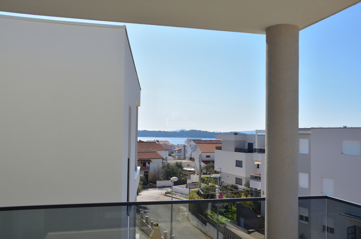 Moderno stanovanje S7 z razgledom na morje – novogradnja blizu plaže in centra Vodic