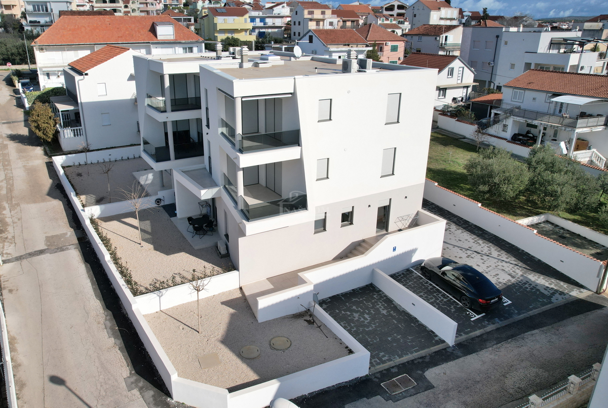 Moderno stanovanje S7 z razgledom na morje – novogradnja blizu plaže in centra Vodic