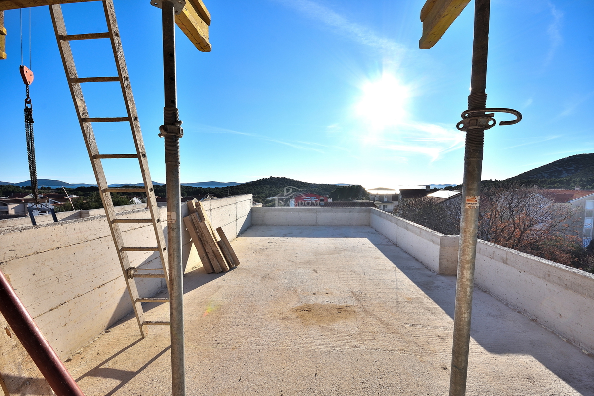 Tribunj, Sovlje - stanovanje s strešno teraso, pogled na morje