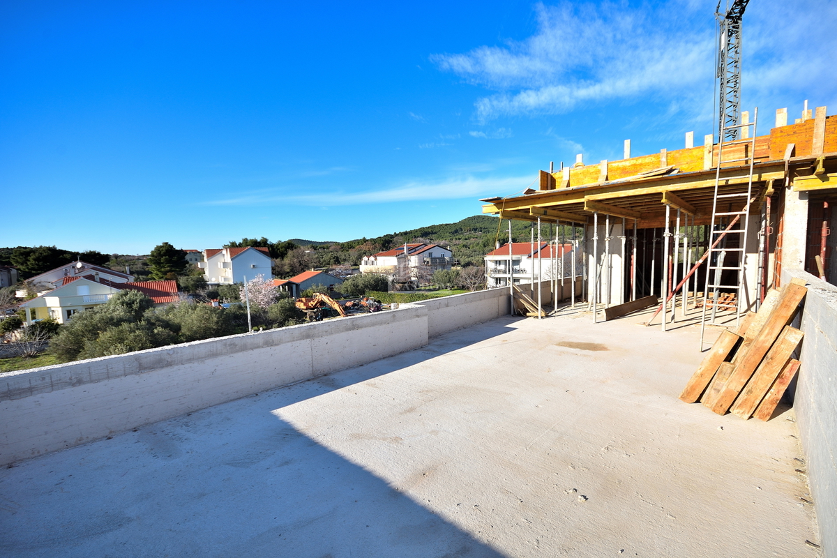 Tribunj, Sovlje - stanovanje s strešno teraso, pogled na morje