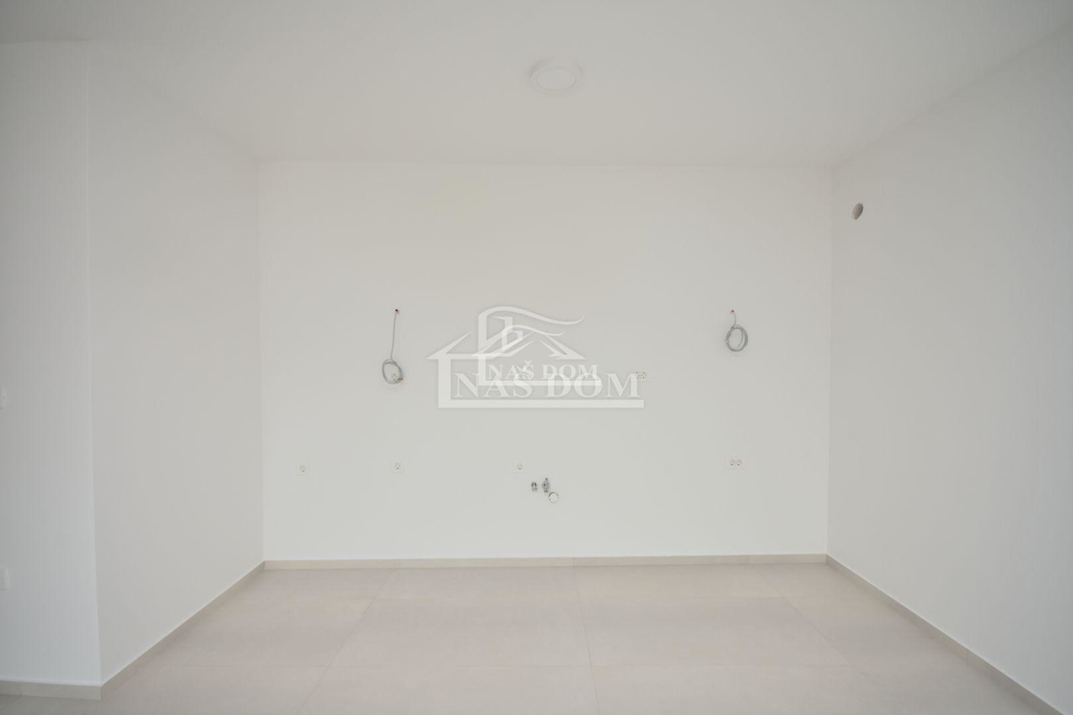 Srima - PRVI RED DO PLAŽE, Luksuzni apartma SJ8, s strešno teraso