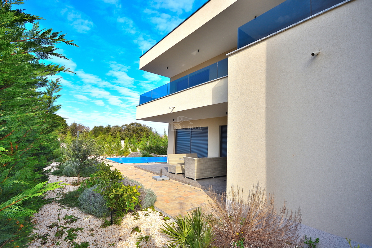 Šibenik, Bogdanovići - dvojna kuća s bazenom