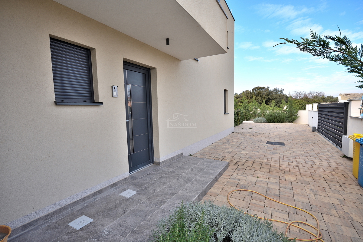 Šibenik, Bogdanovići - dvojna kuća s bazenom