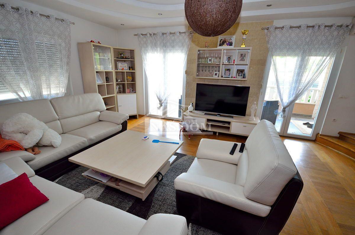 Vodice - Hiša s pogledom na morje