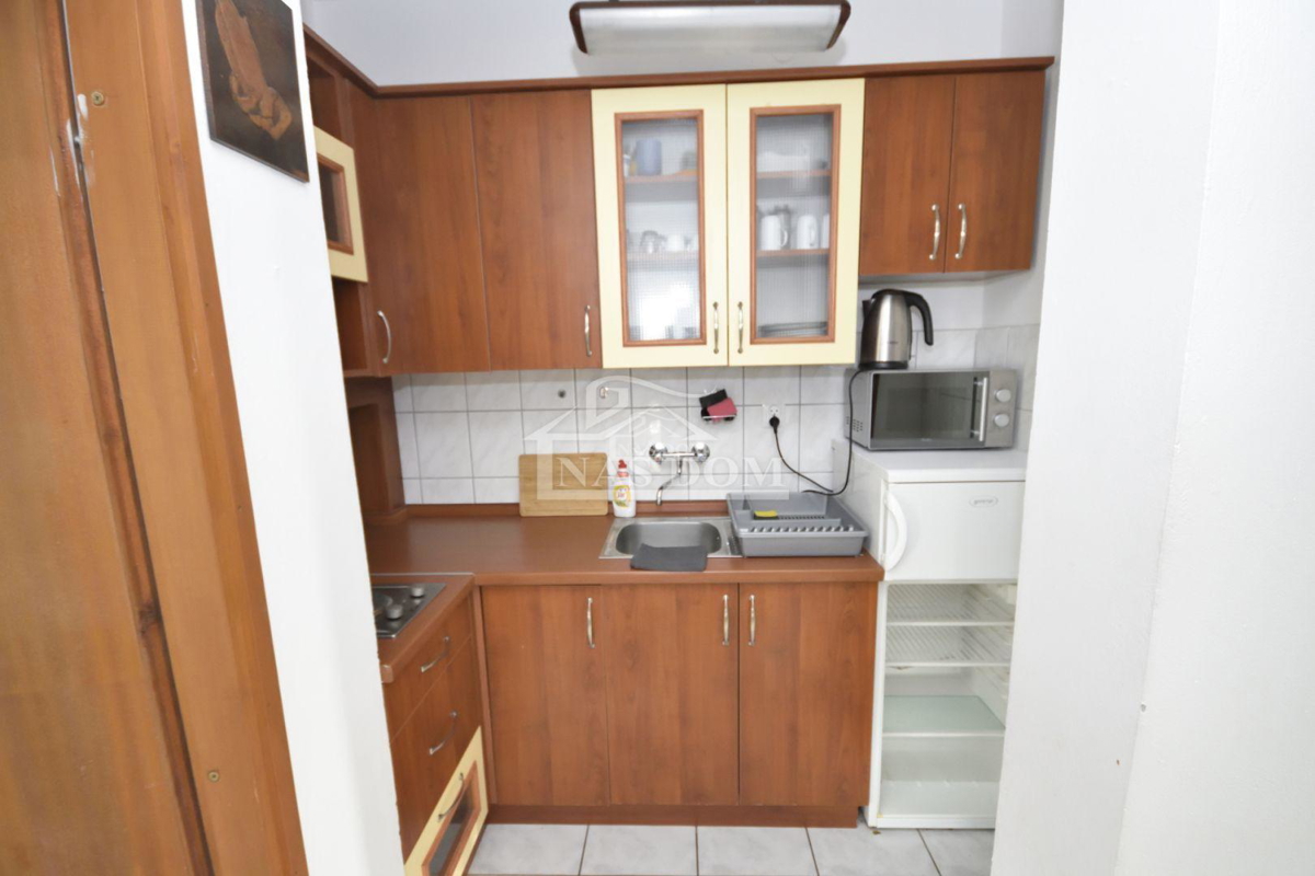 Vodice - Dve hiši s bazenom, 400m od plaže