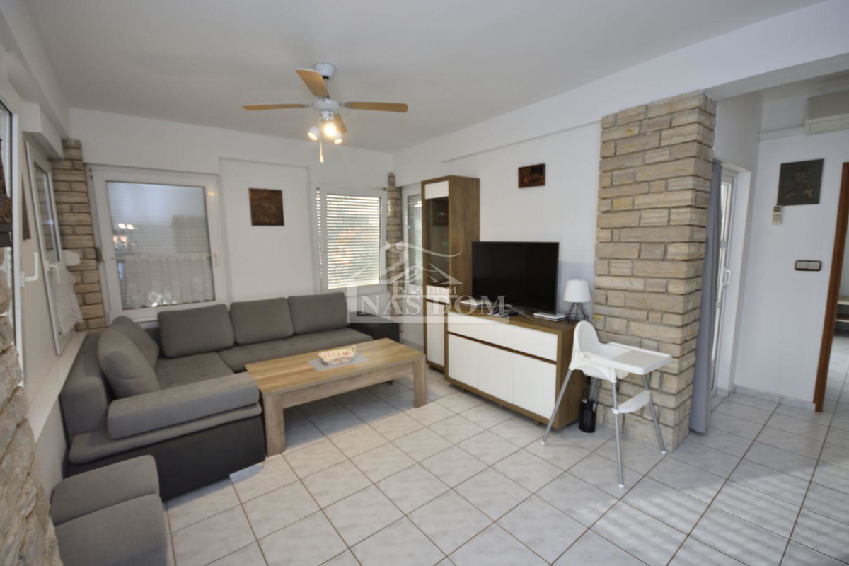 Vodice - Dve hiši s bazenom, 400m od plaže