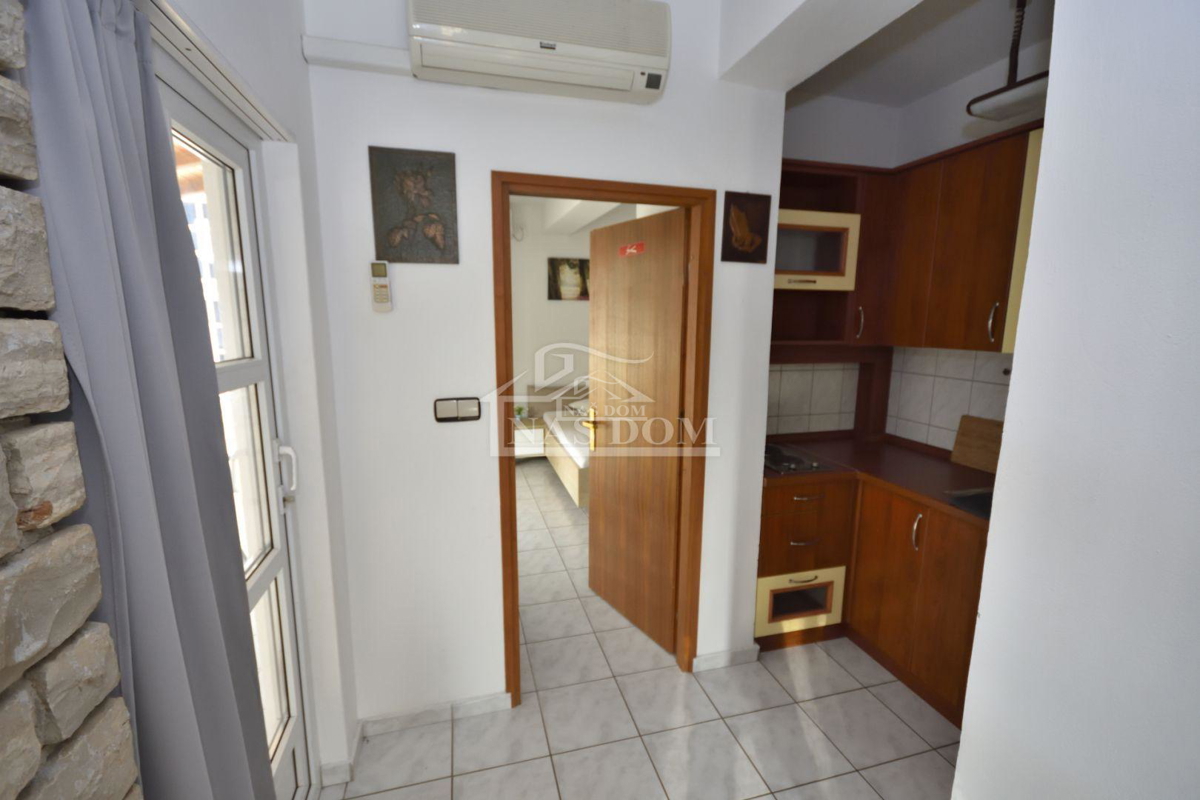 Vodice - Dve hiši s bazenom, 400m od plaže