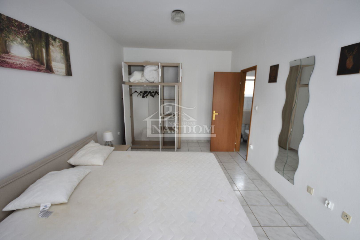 Vodice - Dve hiši s bazenom, 400m od plaže