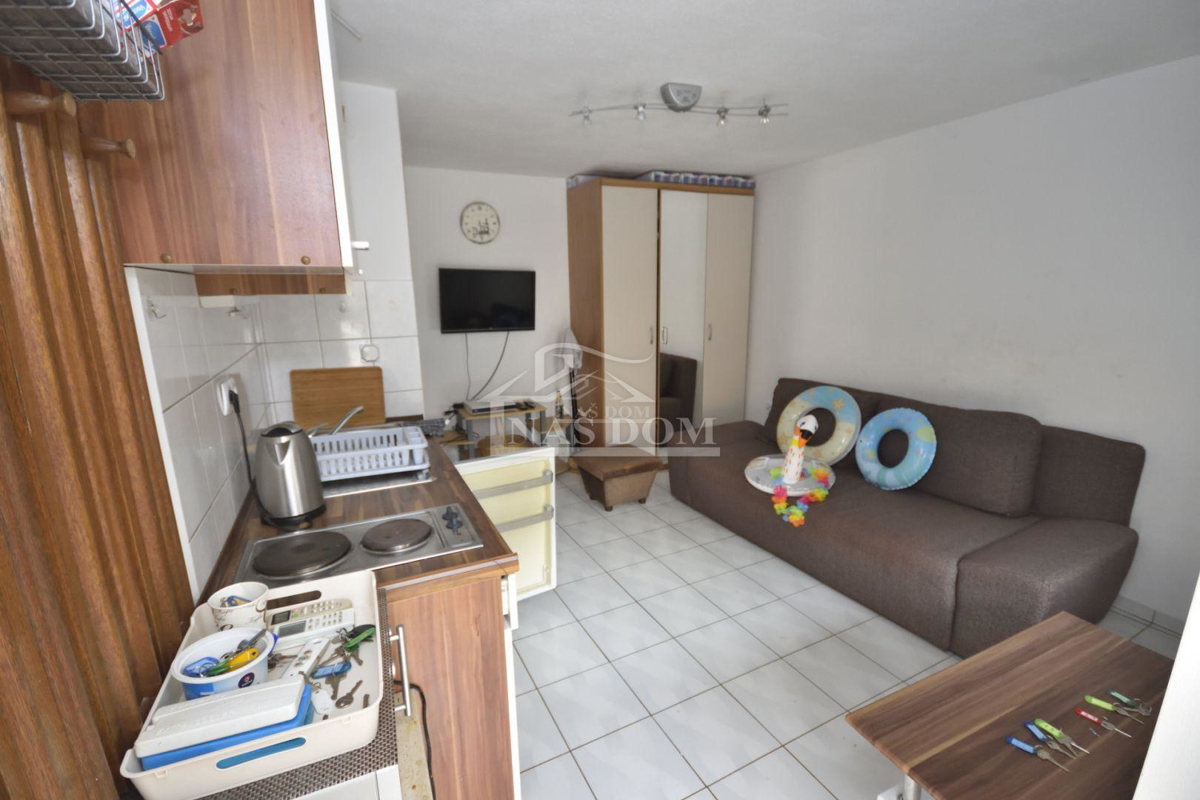 Vodice - Dve hiši s bazenom, 400m od plaže