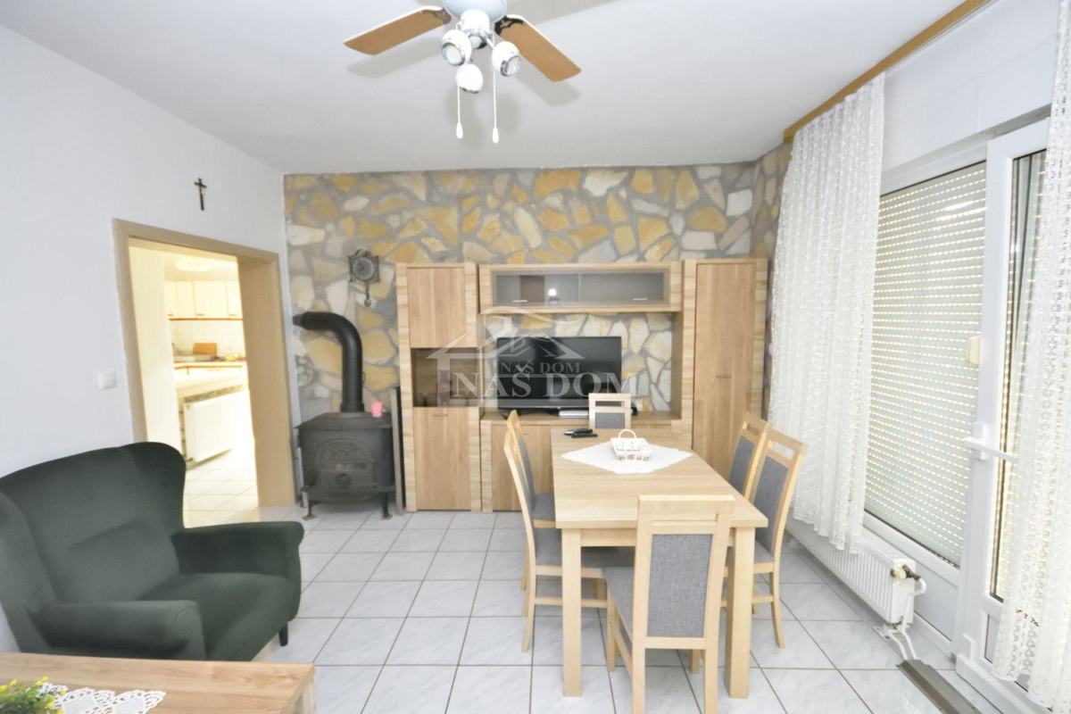 Vodice - Dve hiši s bazenom, 400m od plaže