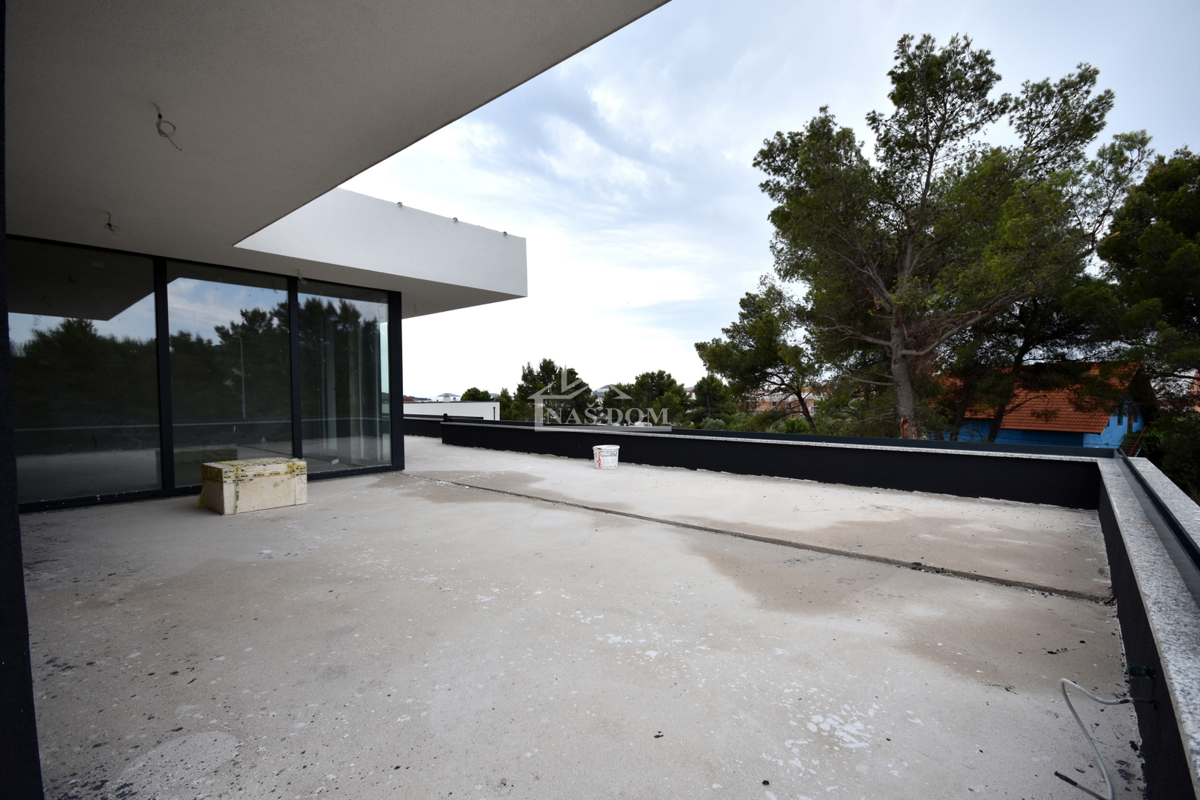 Vodice - **NOVOGRADNJA** s3 dvoetažni stan s krovno teraso