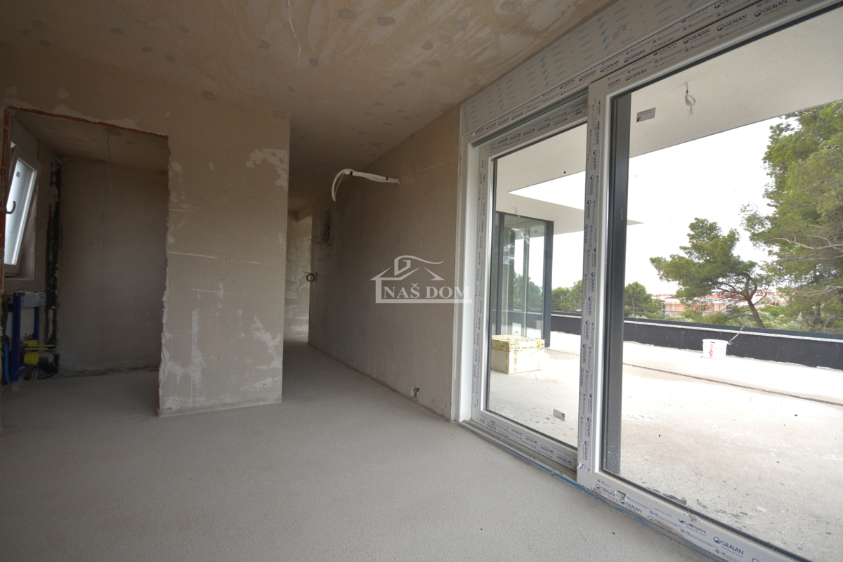Vodice - **NOVOGRADNJA** s3 dvoetažni stan s krovno teraso