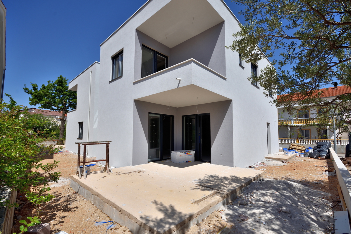 Vodice - **NOVOGRADNJA** S2 stanovanje s vrtom