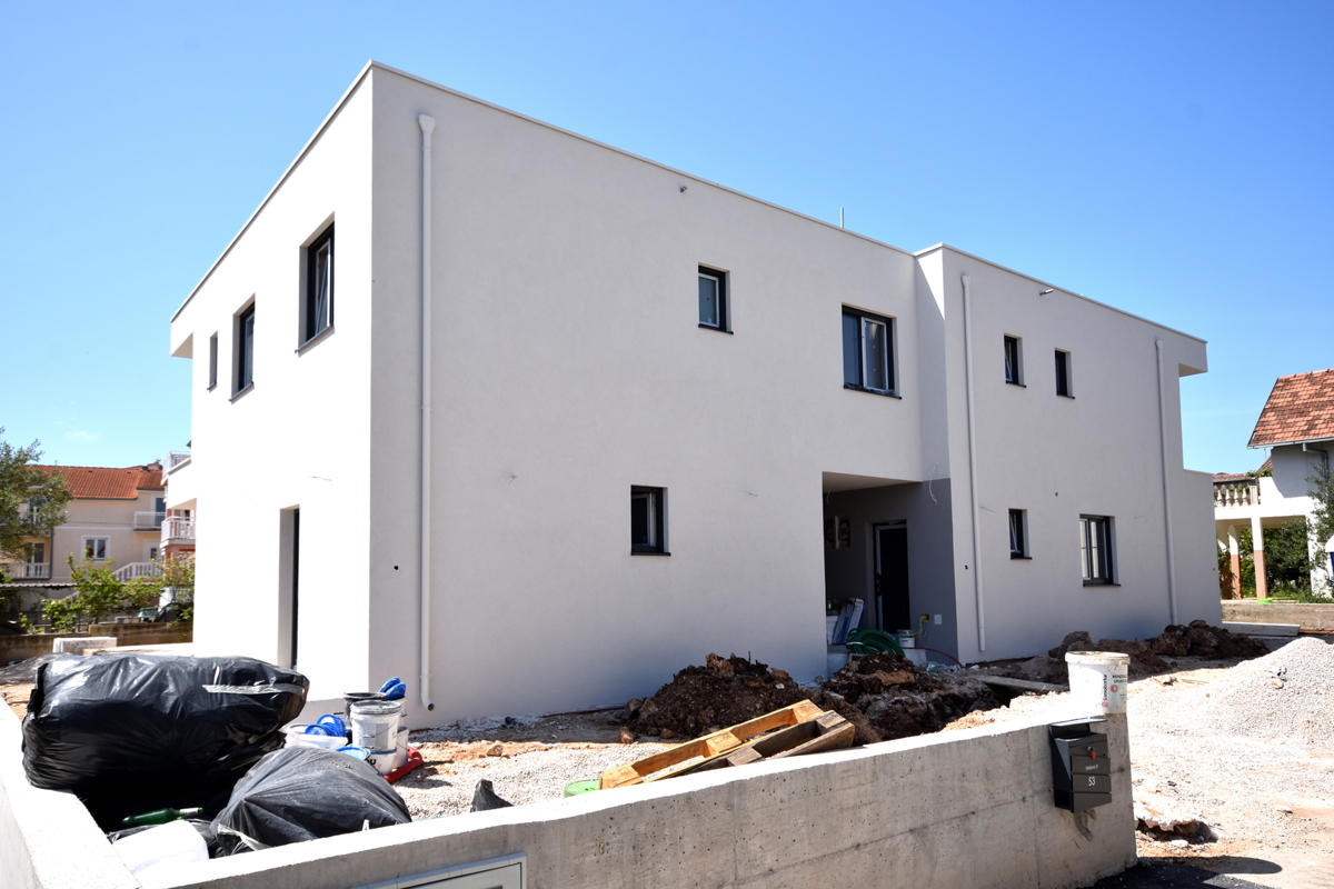 Vodice - **NOVOGRADNJA** S2 stanovanje s vrtom