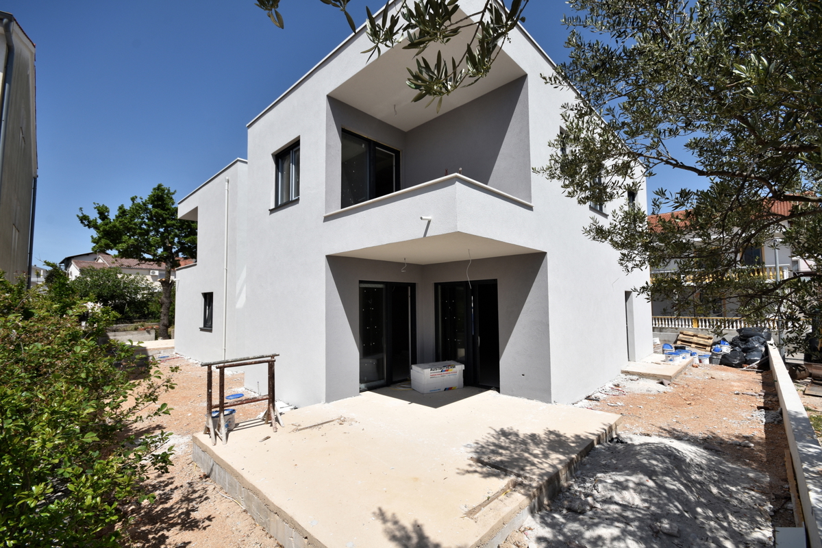 Vodice - **NOVOGRADNJA** S2 stanovanje s vrtom