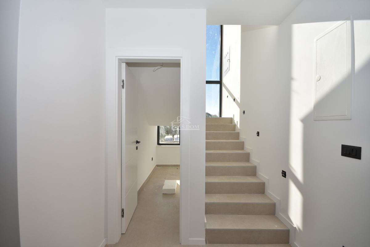 Vodice - Dvojna hiša S1 s bazenom, pogled na morje