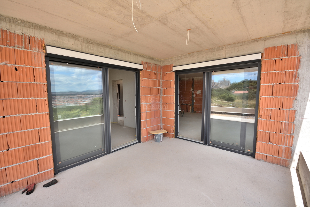 Vodice - **NOVOGRADNJA** S1 hiša s bazenom, pogled na morje