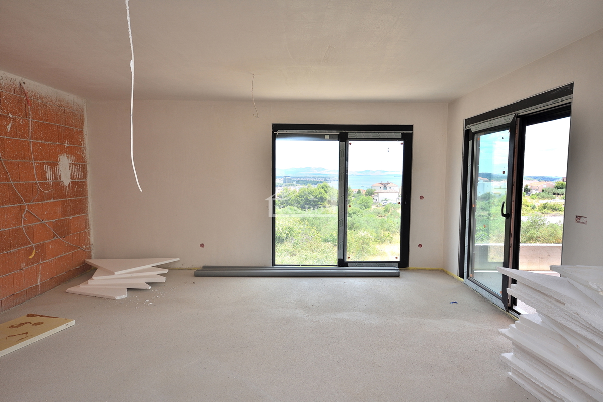 Vodice - **NOVOGRADNJA** S1 hiša s bazenom, pogled na morje