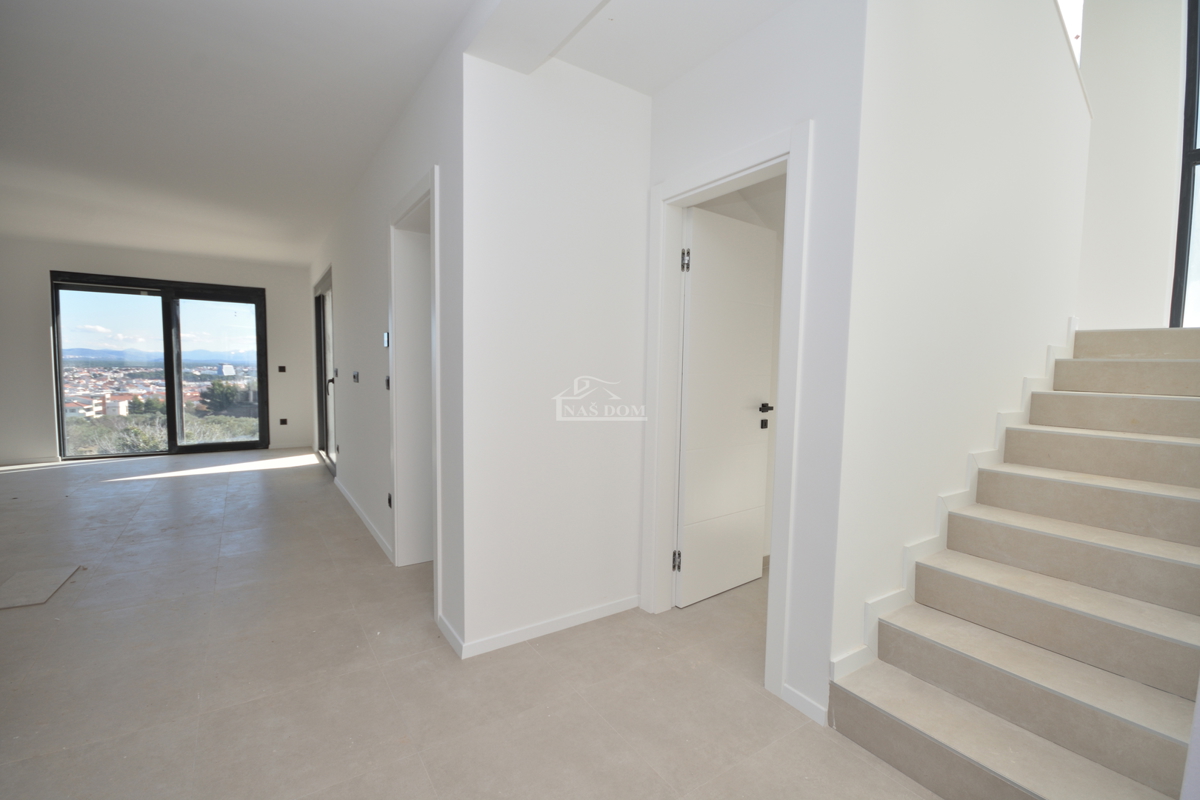 Vodice - Dvojna hiša S1 s bazenom, pogled na morje