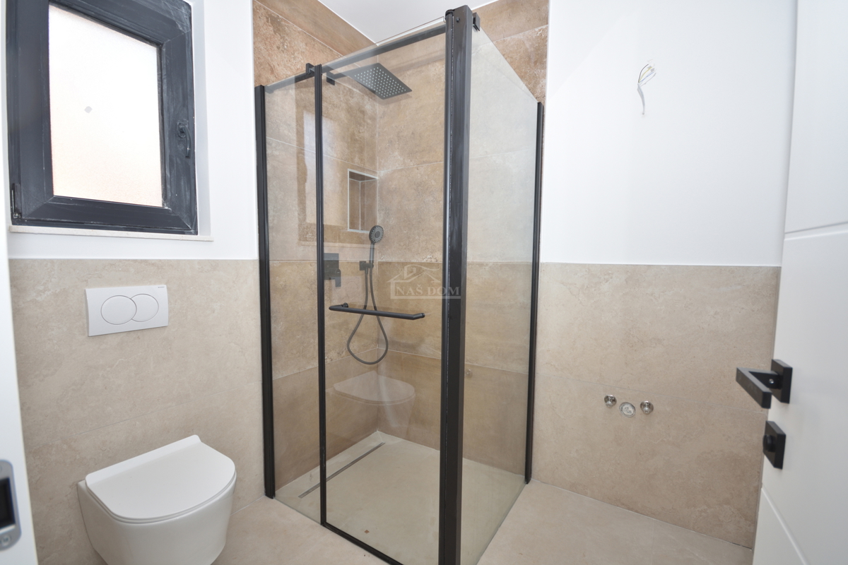 Vodice - Dvojna hiša S1 s bazenom, pogled na morje