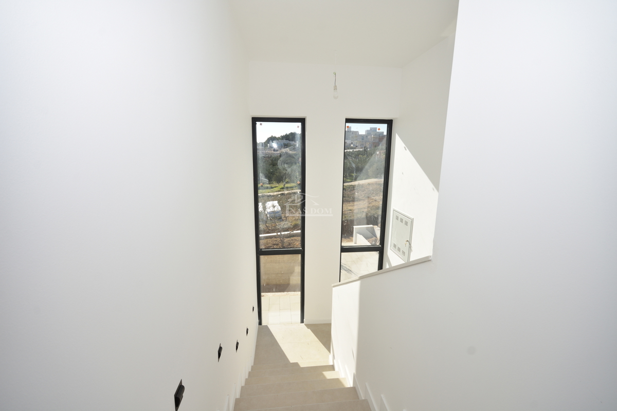 Vodice - Dvojna hiša S1 s bazenom, pogled na morje