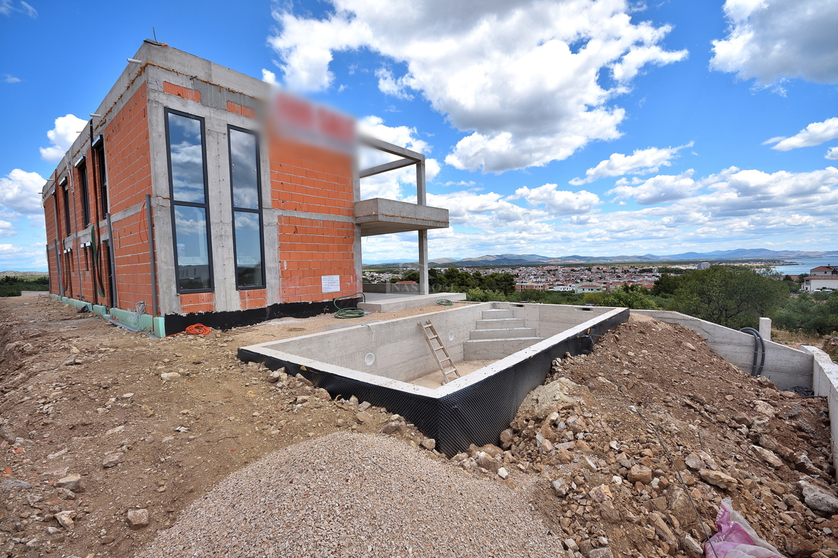 Vodice - **NOVOGRADNJA** S1 hiša s bazenom, pogled na morje