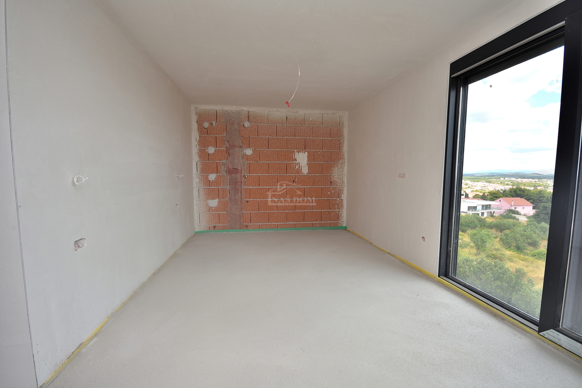 Vodice - **NOVOGRADNJA** S1 hiša s bazenom, pogled na morje