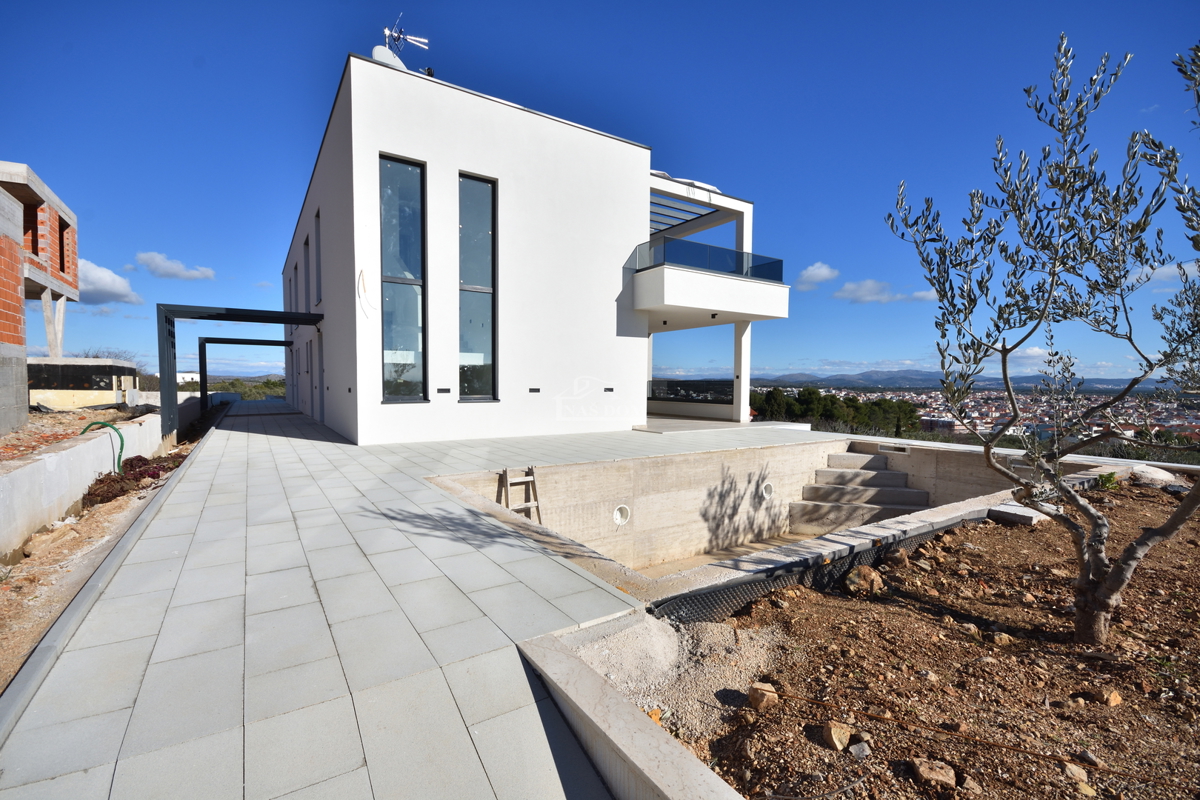 Vodice - Dvojna hiša S1 s bazenom, pogled na morje