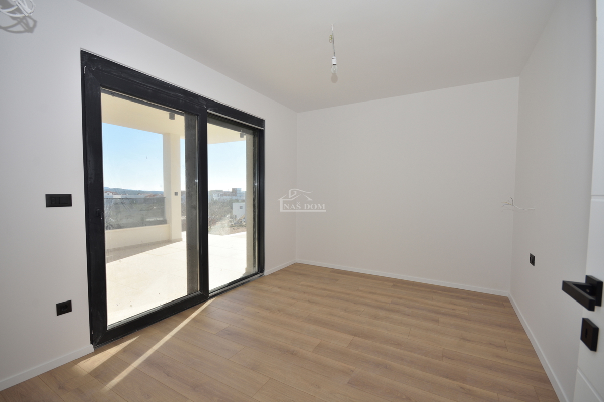 Vodice - Dvojna hiša S1 s bazenom, pogled na morje