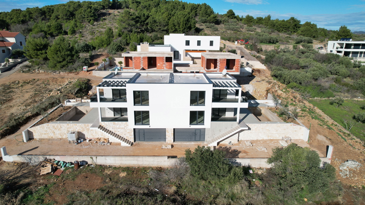 Vodice - Dvojna hiša S1 s bazenom, pogled na morje