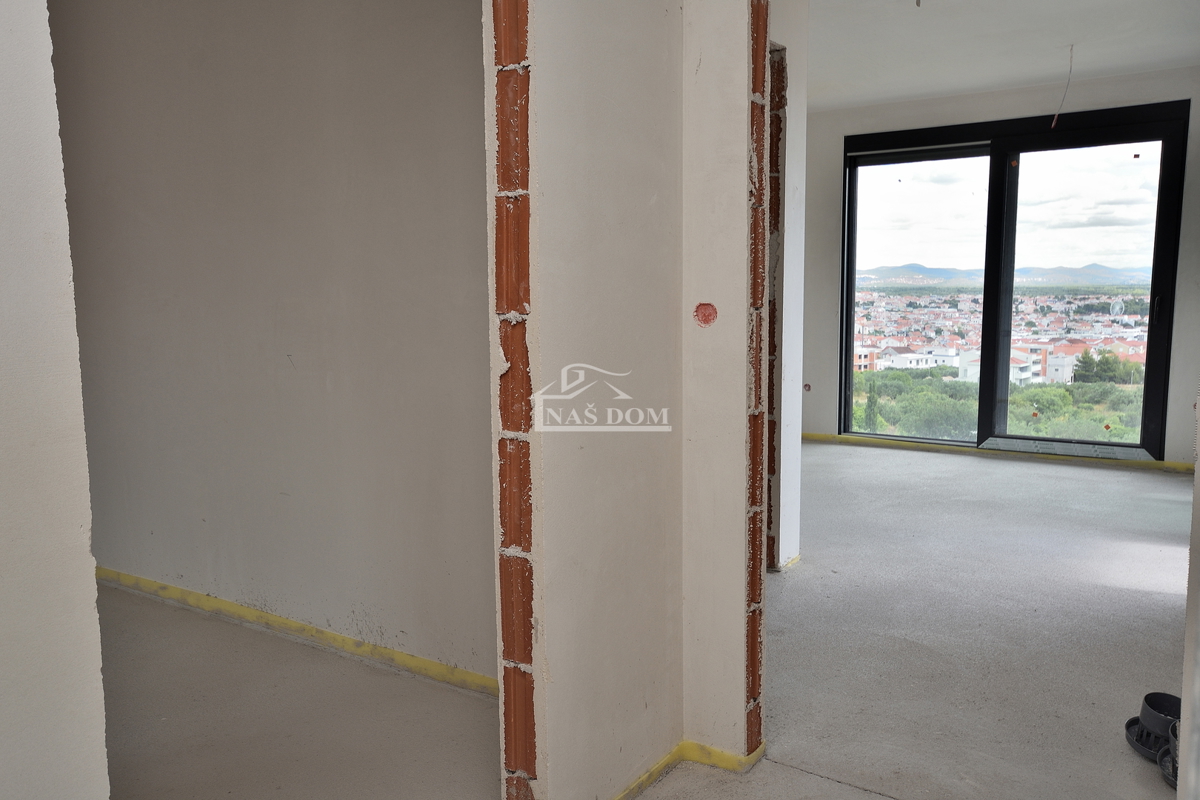 Vodice - **NOVOGRADNJA** S1 hiša s bazenom, pogled na morje