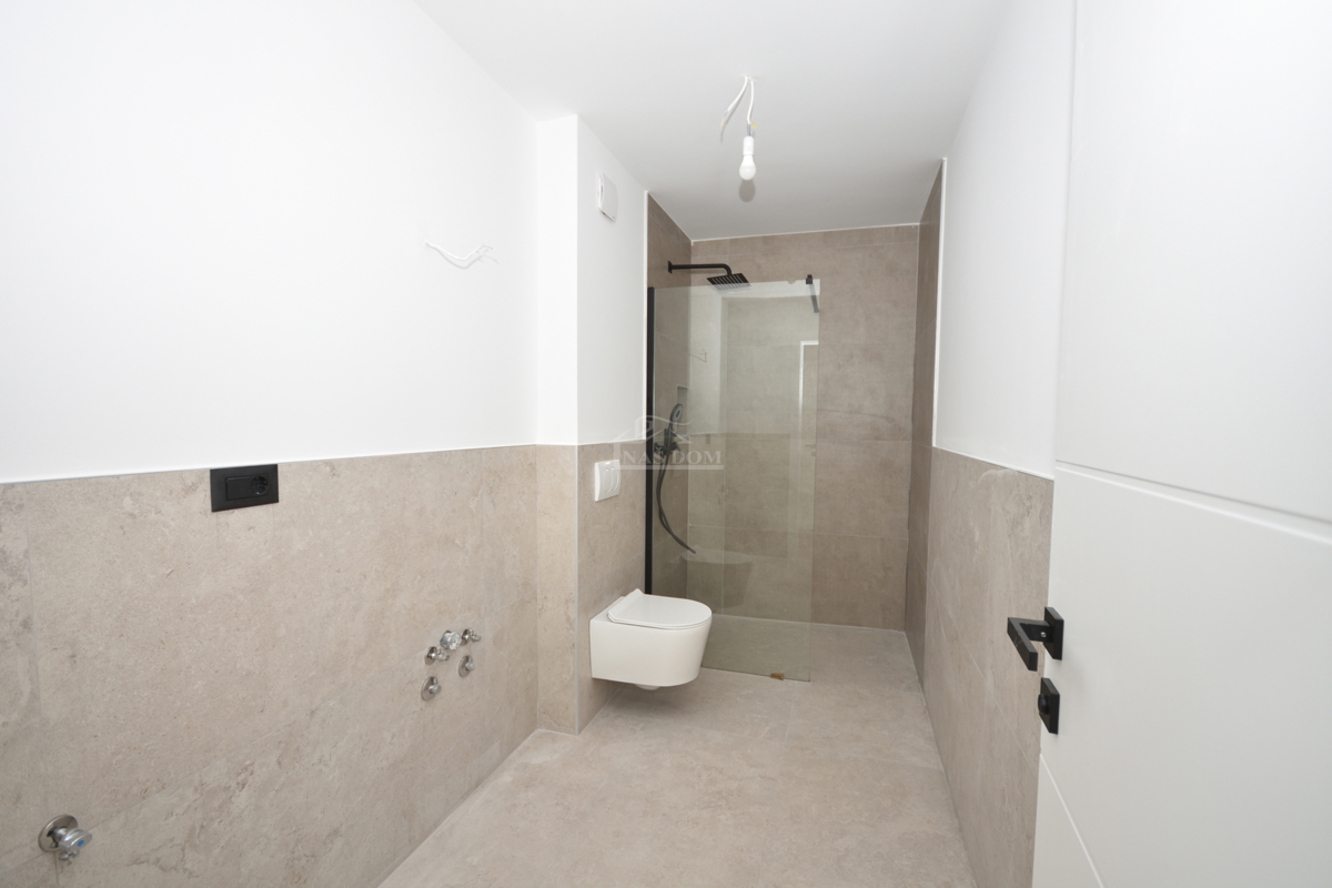 Vodice - Dvojna hiša S1 s bazenom, pogled na morje