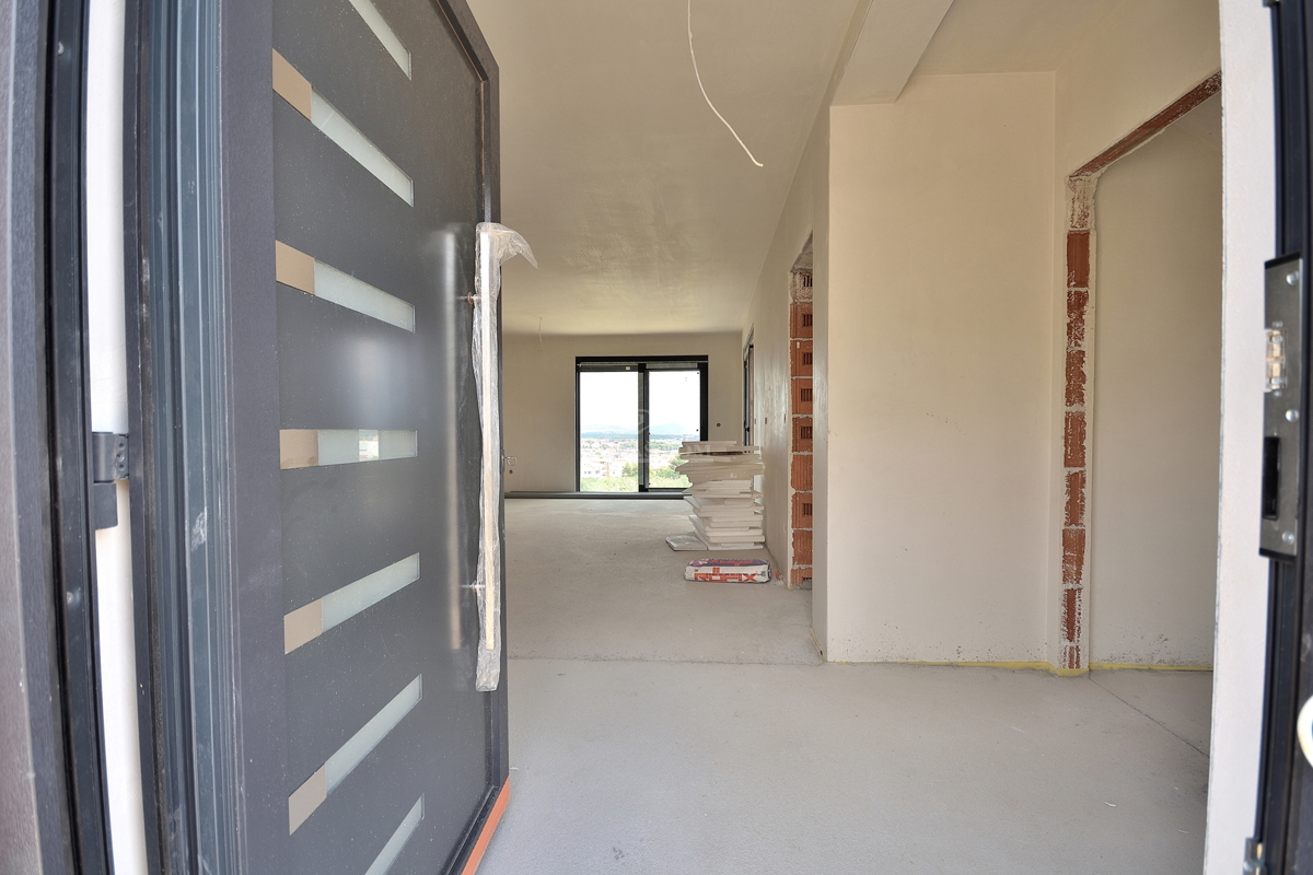 Vodice - **NOVOGRADNJA** S1 hiša s bazenom, pogled na morje