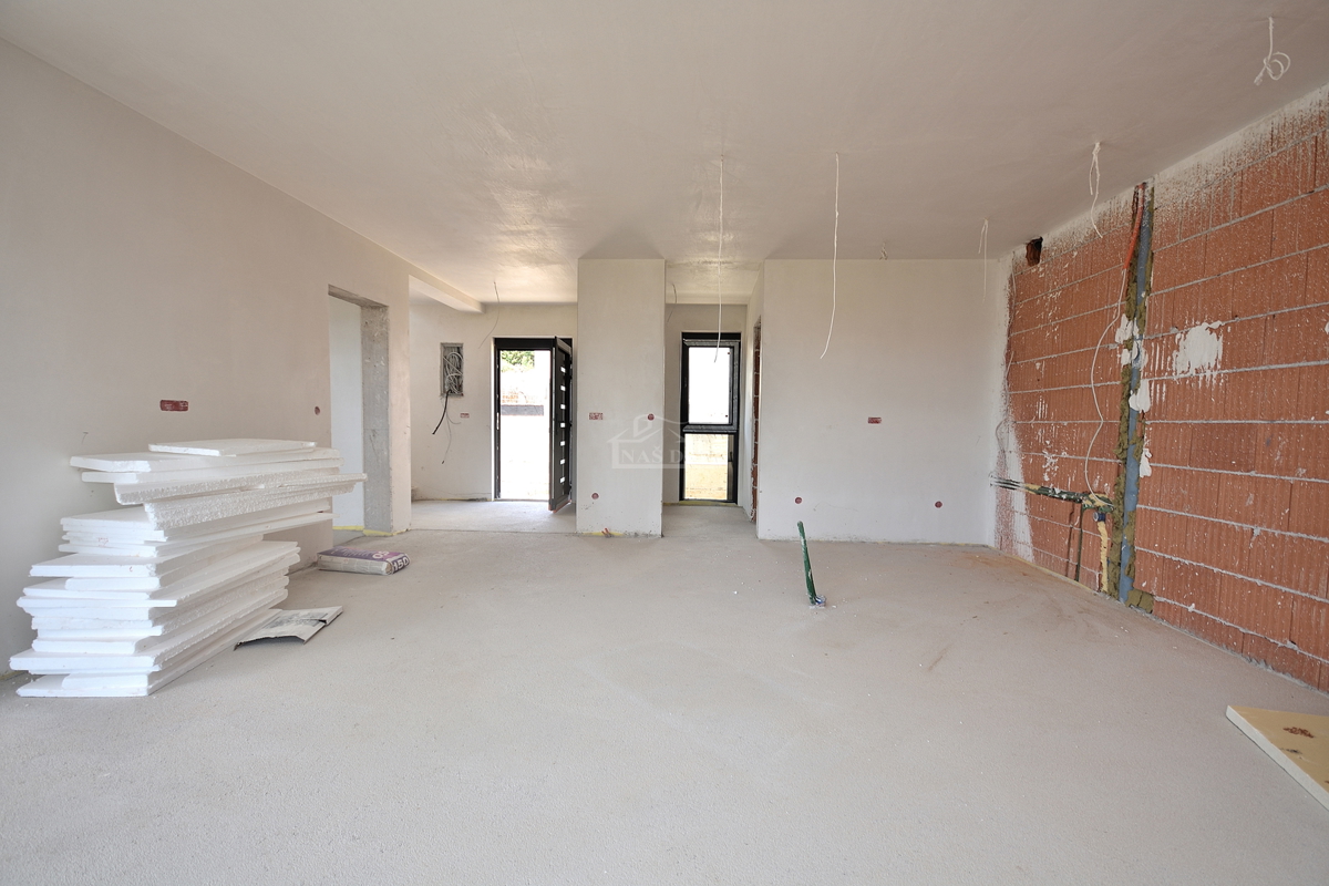 Vodice - **NOVOGRADNJA** S1 hiša s bazenom, pogled na morje