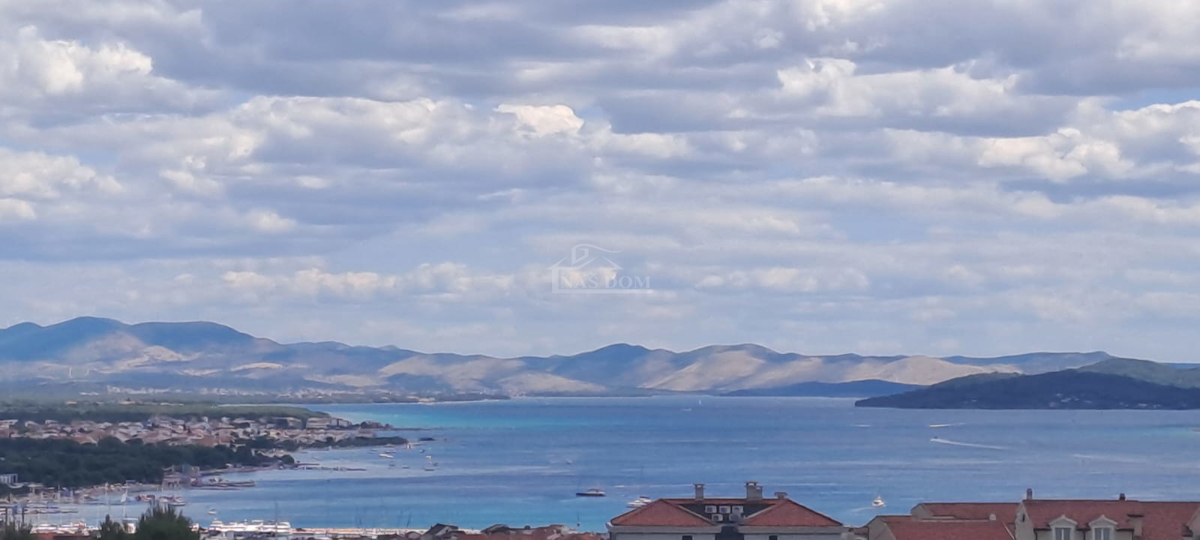 Vodice - **NOVOGRADNJA** S1 hiša s bazenom, pogled na morje