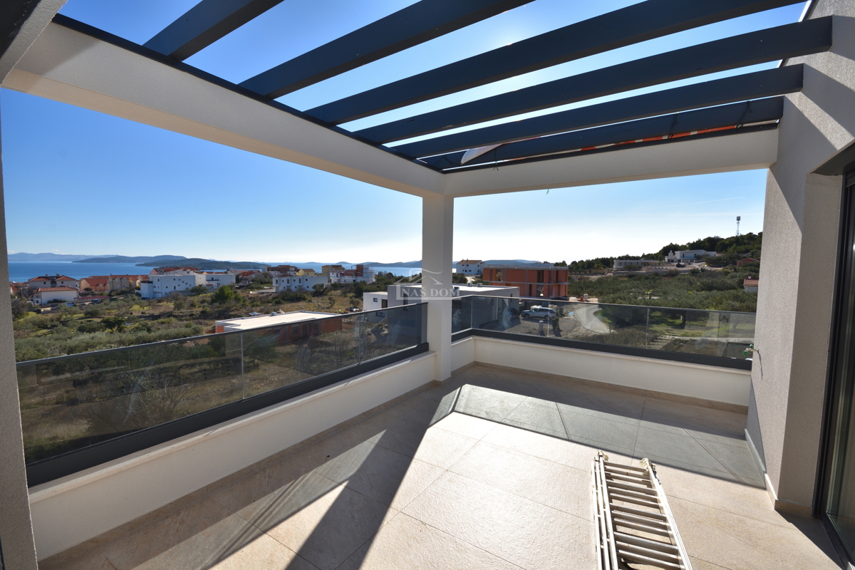 Vodice - Dvojna hiša S1 s bazenom, pogled na morje