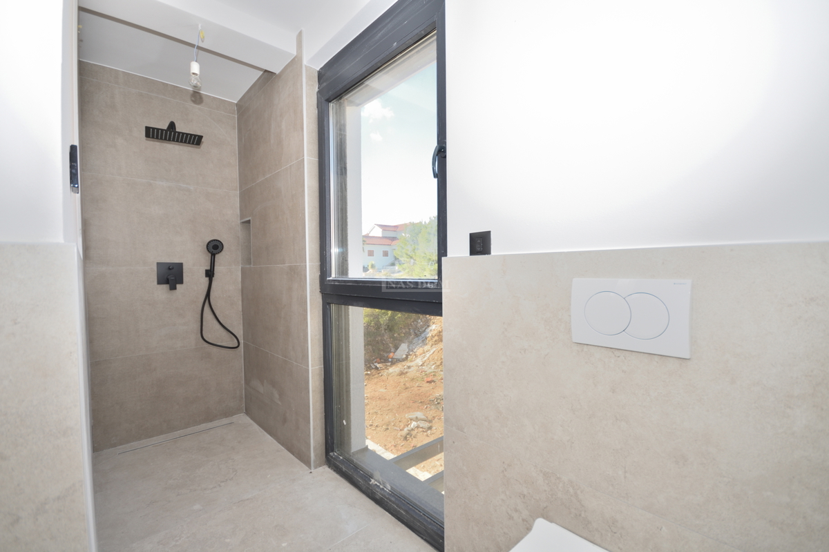 Vodice - Dvojna hiša S1 s bazenom, pogled na morje