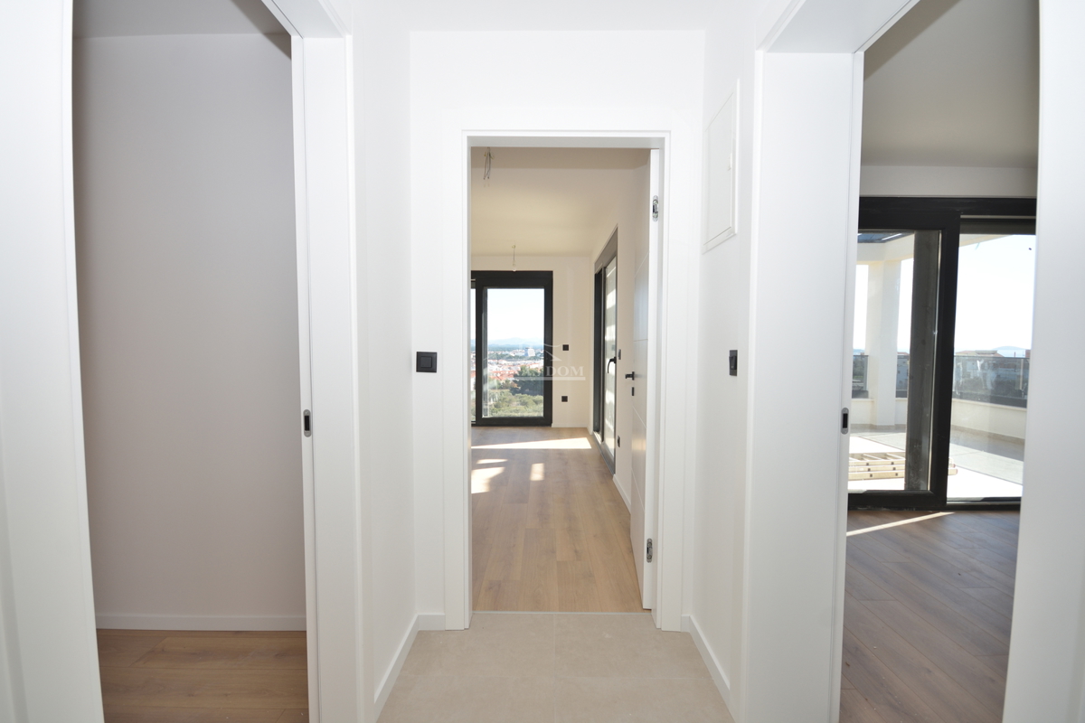 Vodice - Dvojna hiša S1 s bazenom, pogled na morje