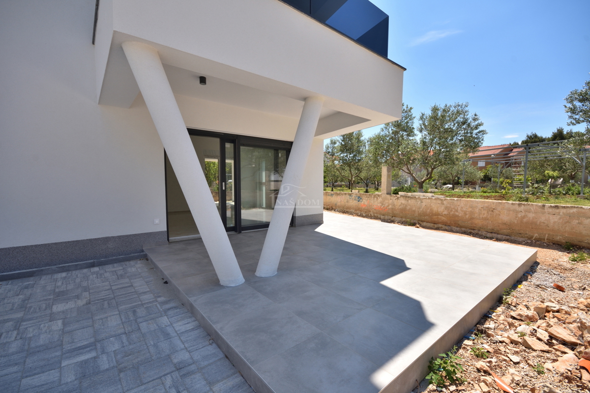 Vodice - Luksuzno stanovanje S1 z vrtom, 600 m od plaže