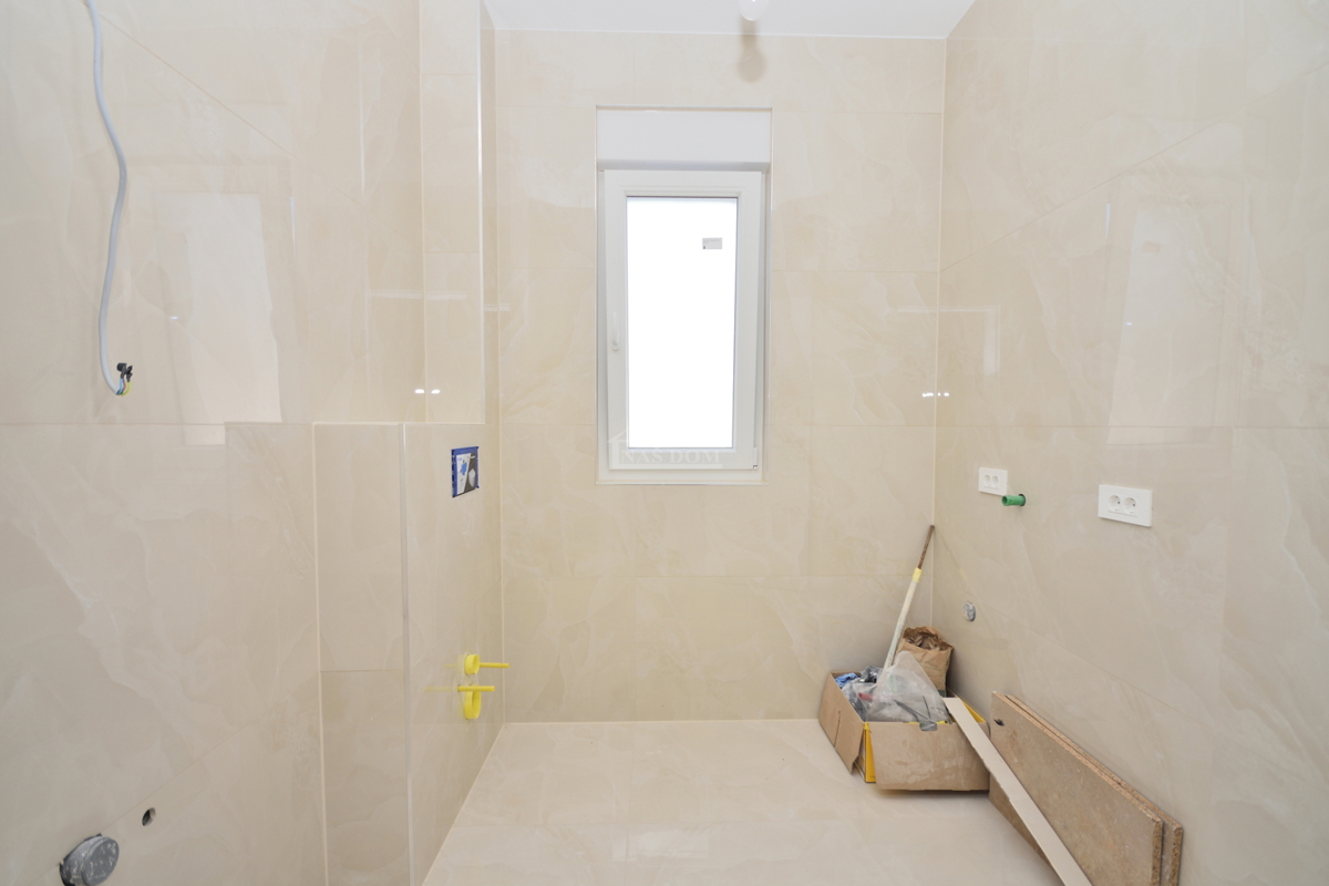 Vodice - Luksuzno stanovanje S1 z vrtom, 600 m od plaže