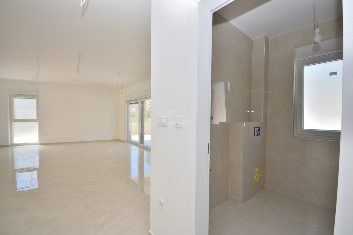 Vodice - Luksuzno stanovanje S1 z vrtom, 600 m od plaže