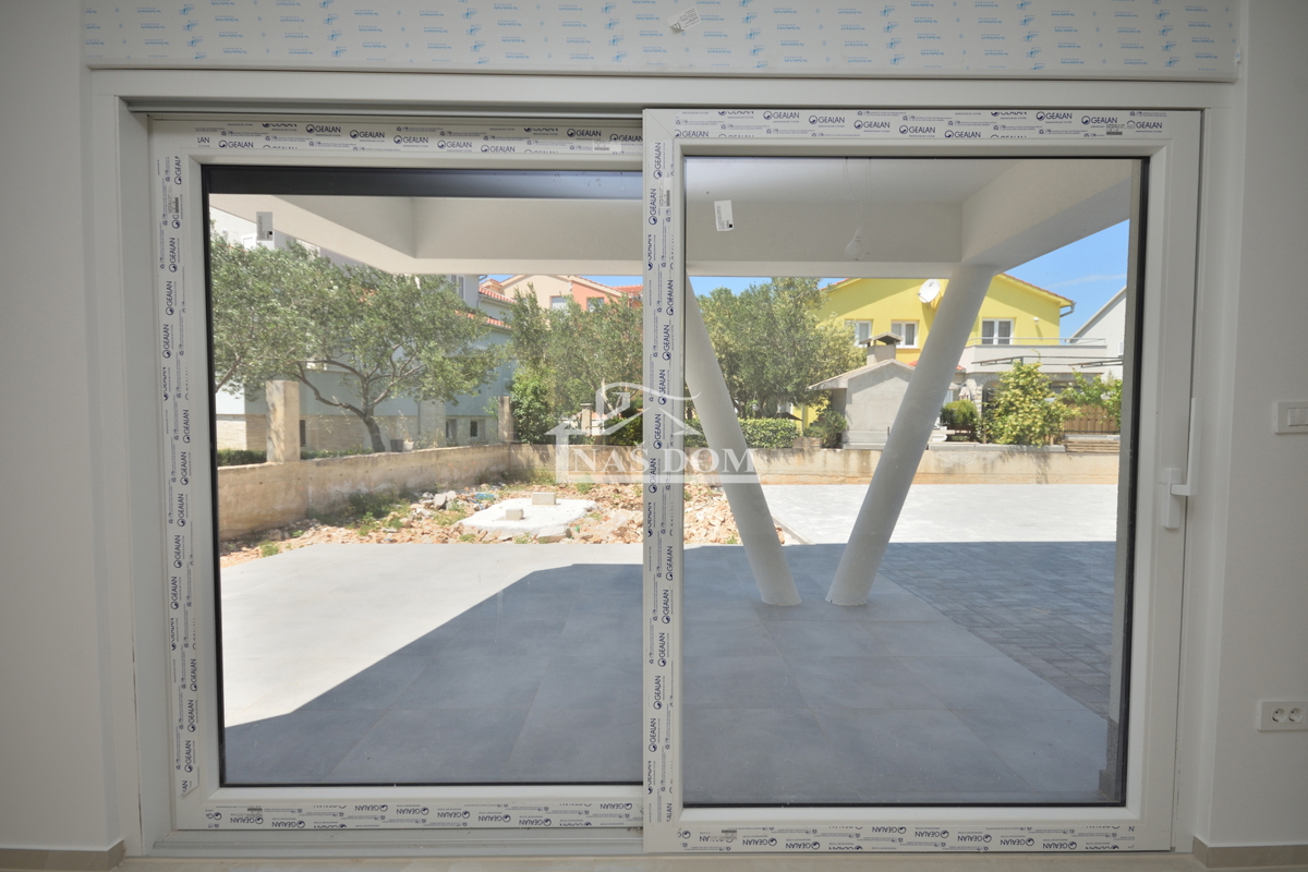 Vodice - Luksuzno stanovanje S1 z vrtom, 600 m od plaže