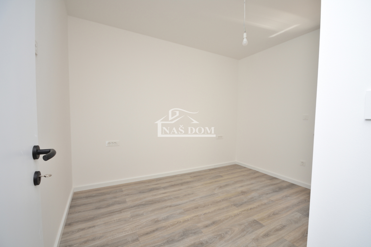 Vodice - Luksuzno stanovanje S1 z vrtom, 600 m od plaže