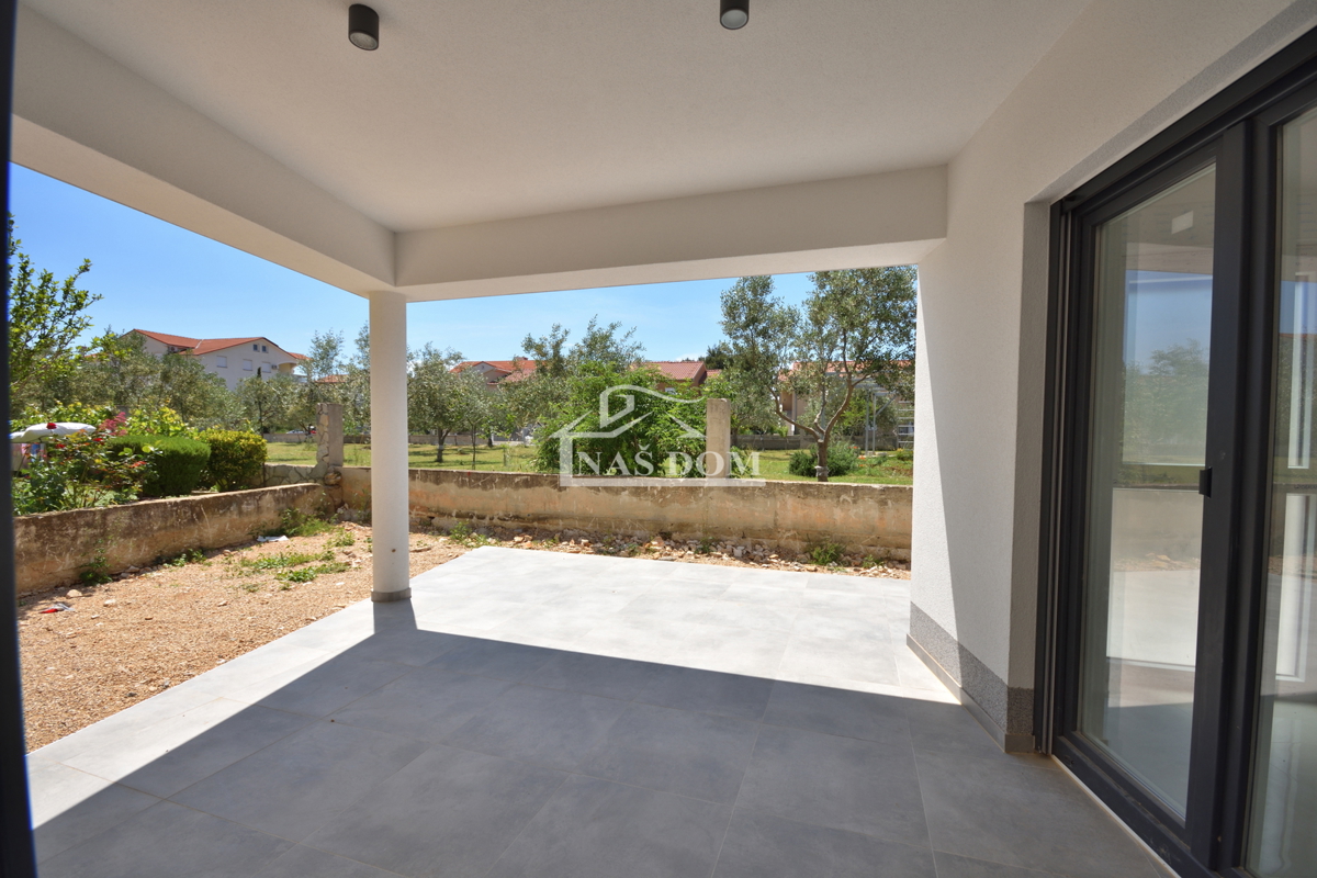 Vodice - Luksuzno stanovanje S1 z vrtom, 600 m od plaže