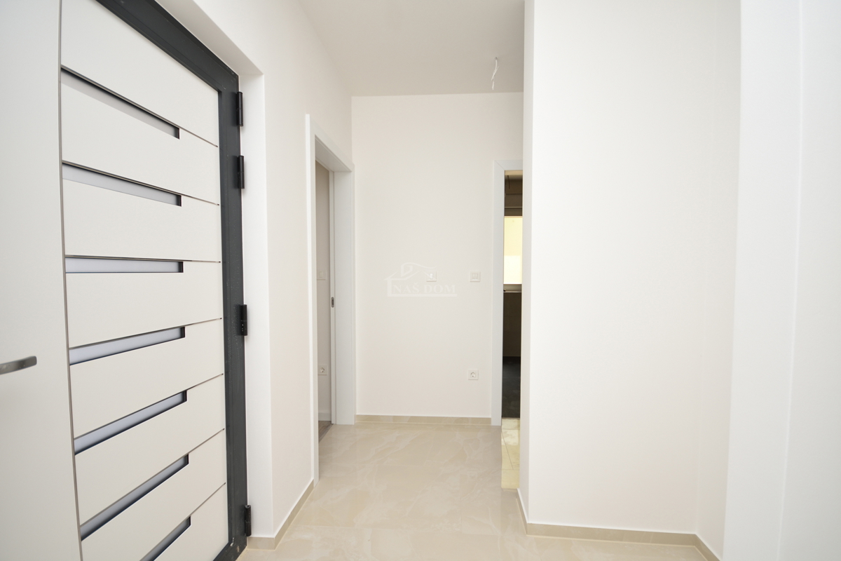 Vodice - Luksuzno stanovanje S1 z vrtom, 600 m od plaže