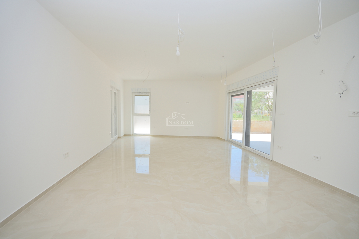 Vodice - Luksuzno stanovanje S1 z vrtom, 600 m od plaže