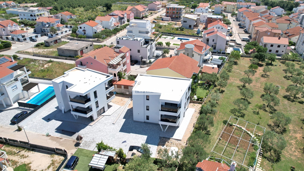 Vodice - Luksuzno stanovanje S1 z vrtom, 600 m od plaže