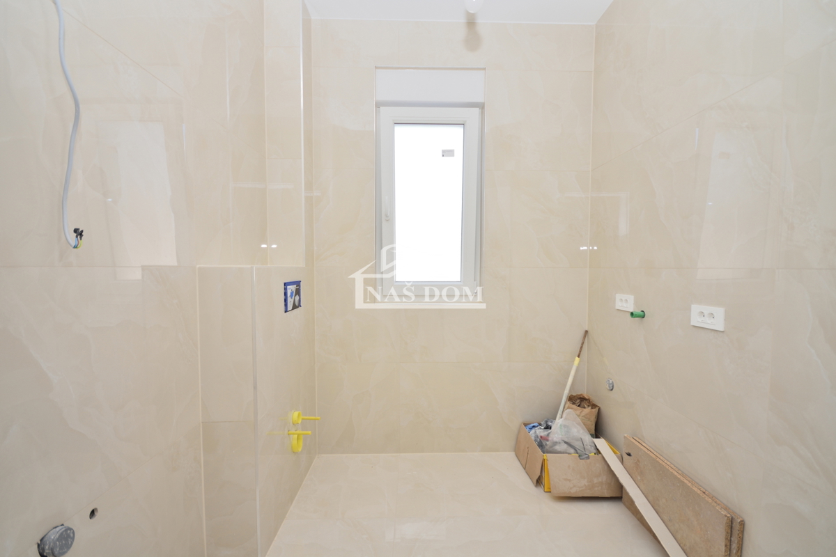 Vodice - Luksuzno stanovanje S1 z vrtom, 600 m od plaže