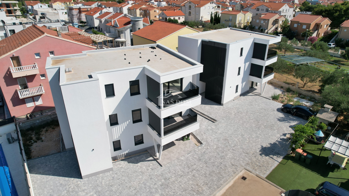 Vodice - Luksuzno stanovanje S1 z vrtom, 600 m od plaže